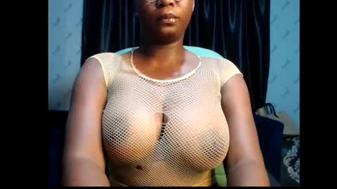 Snapshot of sexy_pearl12 chatting on 12, 2, 2025 zoe online show from 12, 2, 2025