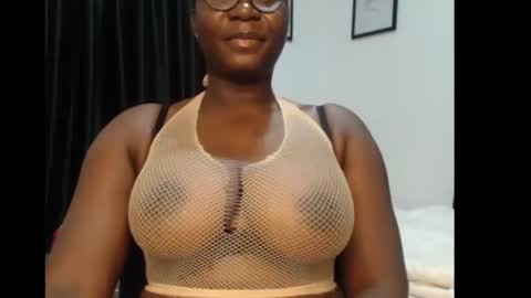 Snapshot of sexy_pearl12 chatting on 30, 6, 2026 zoe online show from 30, 6, 2026