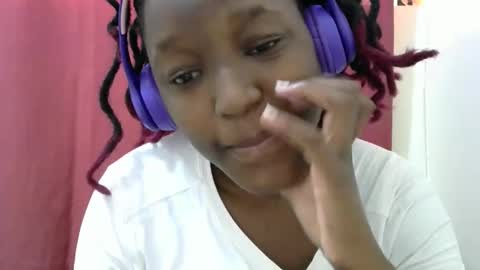 Snapshot of sexy_phoina chatting on 18, 12, 2025 sexy_phoina online show from 18, 12, 2025