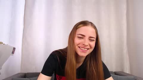 Snapshot of sexy_sansa chatting on 8, 11, 2025 Alina online show from 8, 11, 2025