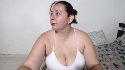 Snapshot of sexy_ticki chatting on 13, 11, 2025 janel online show from 13, 11, 2025