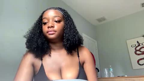 Snapshot of sexybrown05 chatting on 18, 12, 2025 Sexybrowngirl online show from 18, 12, 2025