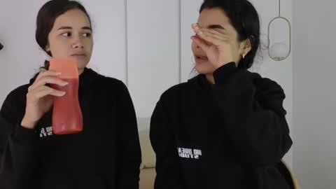 Snapshot of sexychanell_18 chatting on 15, 11, 2025 chanell and yina online show from 15, 11, 2025