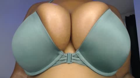 Snapshot of sexychocco_ chatting on 28, 5, 2026 sexychocco online show from 28, 5, 2026