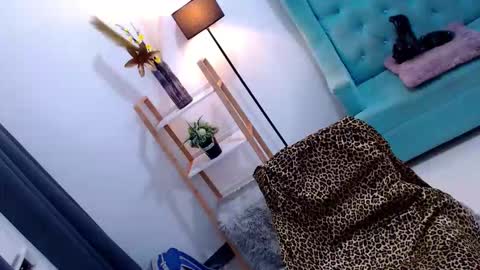 Snapshot of sexyjeanniecuntcums chatting on 19, 11, 2025 JENNY online show from 19, 11, 2025