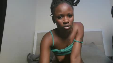 Snapshot of sexykiki18 chatting on 13, 1, 2026 sexykiki18 online show from 13, 1, 2026