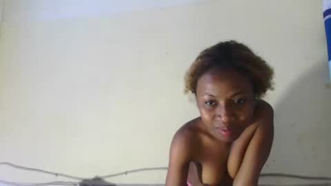 Snapshot of sexylittlebitch261 chatting on 5, 5, 2026 Elania online show from 5, 5, 2026