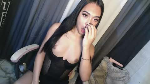 Snapshot of sexylovesappira chatting on 28, 12, 2024 maxine online show from 28, 12, 2024