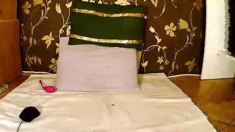 Snapshot of sexymayagold chatting on 12, 11, 2025 Squirty Maya Gold online show from 12, 11, 2025