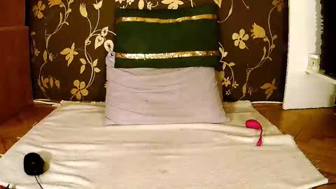 Snapshot of sexymayagold chatting on 5, 12, 2025 Squirty Maya Gold online show from 5, 12, 2025