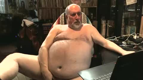 Grizz Lee Bear online show from 1, 2, 2025