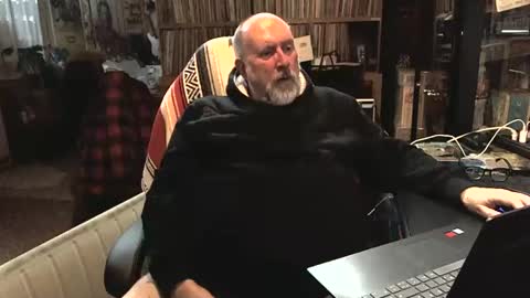 Grizz Lee Bear online show from 14, 2, 2025