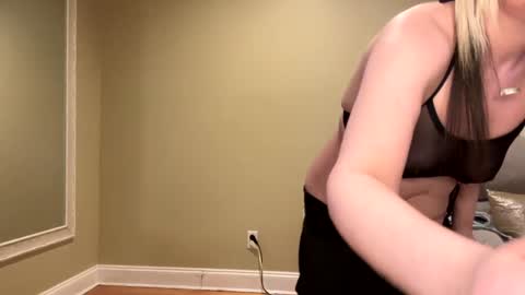 Sexypiglet2728 online show from 22, 1, 2025