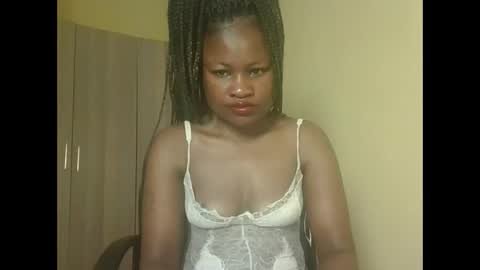 Snapshot of sexyqueenivy chatting on 16, 9, 2025 queenivy online show from 16, 9, 2025