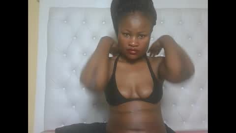 Snapshot of sexyqueenivy chatting on 28, 9, 2025 queenivy online show from 28, 9, 2025