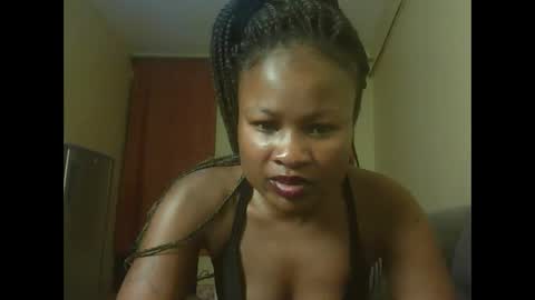 Snapshot of sexyqueenivy chatting on 2, 10, 2025 queenivy online show from 2, 10, 2025