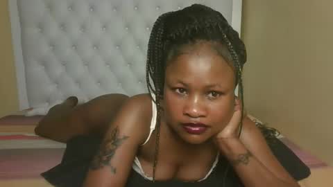 Snapshot of sexyqueenivy chatting on 16, 10, 2025 queenivy online show from 16, 10, 2025