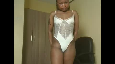 Snapshot of sexyqueenivy chatting on 3, 11, 2025 queenivy online show from 3, 11, 2025