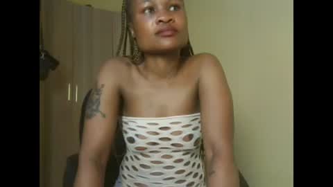 Snapshot of sexyqueenivy chatting on 23, 11, 2025 queenivy online show from 23, 11, 2025