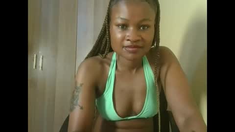 Snapshot of sexyqueenivy chatting on 26, 11, 2025 queenivy online show from 26, 11, 2025