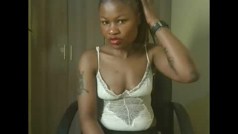 Snapshot of sexyqueenivy chatting on 29, 11, 2025 queenivy online show from 29, 11, 2025