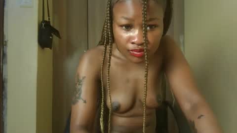 Snapshot of sexyqueenivy chatting on 30, 11, 2025 queenivy online show from 30, 11, 2025