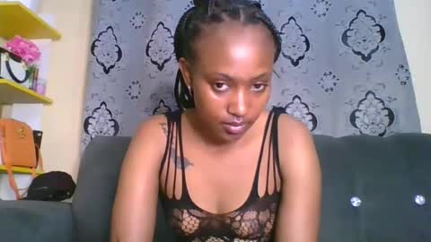 Snapshot of sexyriri22 chatting on 14, 12, 2025 sexyriri22 online show from 14, 12, 2025