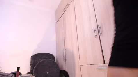 Snapshot of sexyshemale4uxxx chatting on 4, 12, 2024 online show from 4, 12, 2024