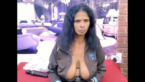 Snapshot of sexyva4u2luv chatting on 2, 7, 2026 sexyva4u2luv online show from 2, 7, 2026