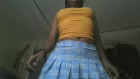 Snapshot of sexyy_tiny chatting on 23, 10, 2025 Mel online show from 23, 10, 2025