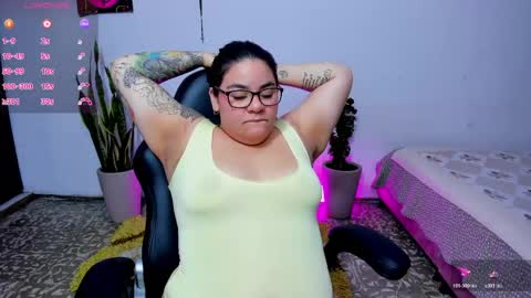 Snapshot of shaaroonhillss1 chatting on 19, 5, 2026 sharoon online show from 19, 5, 2026