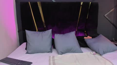 Shaina Vasquez online show from 22, 1, 2025