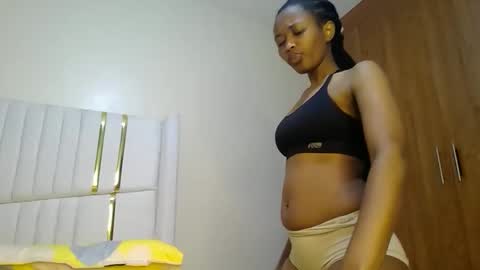 Snapshot of shanizz001 chatting on 1, 2, 2025 shanizz online show from 1, 2, 2025