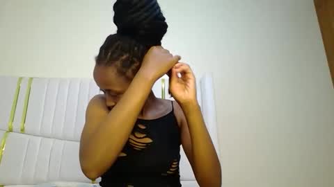 Snapshot of shanizz001 chatting on 18, 2, 2025 shanizz online show from 18, 2, 2025