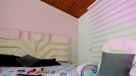 Snapshot of shannon_queen_ chatting on 16, 10, 2025 Shannon online show from 16, 10, 2025