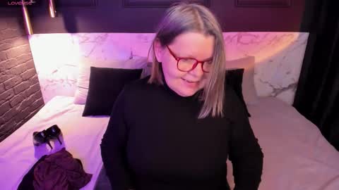 Snapshot of shannonshine chatting on 13, 11, 2025 Shannon online show from 13, 11, 2025