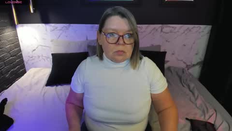 Snapshot of shannonshine chatting on 26, 11, 2025 Shannon online show from 26, 11, 2025