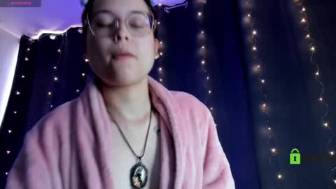 Snapshot of shantalcerezo chatting on 12, 1, 2025 Cat-FOLLOWME and we talk IGshantal cerezo online show from 12, 1, 2025