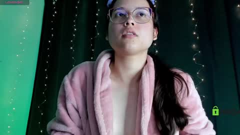 Snapshot of shantalcerezo chatting on 26, 1, 2025 Cat-FOLLOWME and we talk IGshantal cerezo online show from 26, 1, 2025