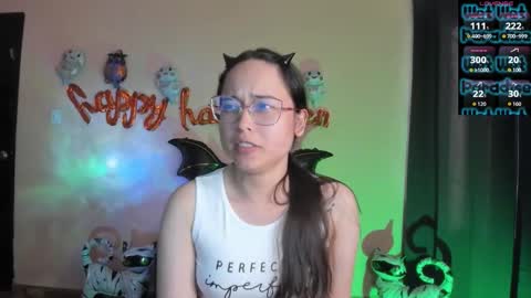 Snapshot of shantalcerezo chatting on 24, 10, 2025 Cat-FOLLOWME and we talk IGshantal cerezo online show from 24, 10, 2025