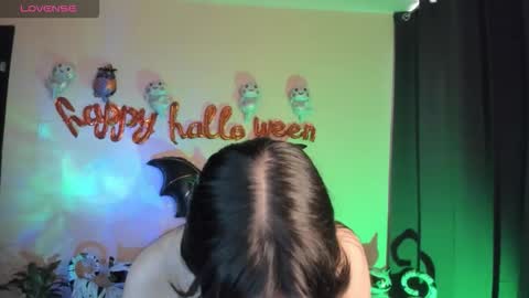 Snapshot of shantalcerezo chatting on 25, 10, 2025 Cat-FOLLOWME and we talk IGshantal cerezo online show from 25, 10, 2025