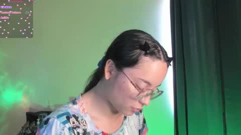 Snapshot of shantalcerezo chatting on 22, 11, 2025 Cat-FOLLOWME and we talk IGshantal cerezo online show from 22, 11, 2025