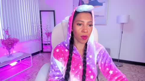 Snapshot of shantall_wills chatting on 17, 12, 2024 Shantall wills online show from 17, 12, 2024
