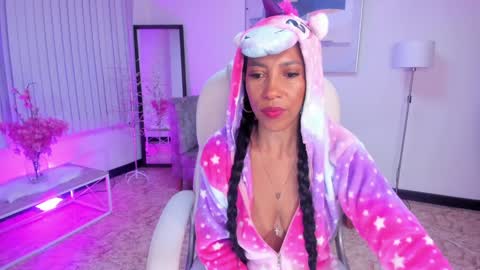 Snapshot of shantall_wills chatting on 17, 12, 2024 Shantall wills online show from 17, 12, 2024