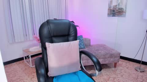 Snapshot of shantall_wills chatting on 12, 1, 2025 Shantall wills online show from 12, 1, 2025