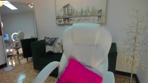 Snapshot of shantall_wills chatting on 1, 2, 2025 Shantall wills online show from 1, 2, 2025