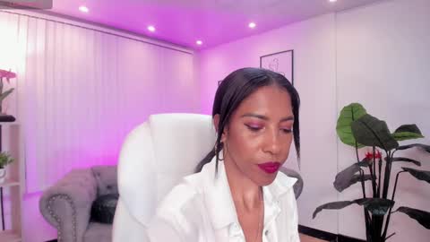 Snapshot of shantall_wills chatting on 23, 2, 2025 Shantall wills online show from 23, 2, 2025