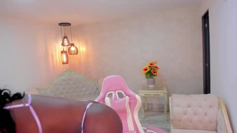 Snapshot of shantallknowless chatting on 25, 2, 2026 ShantallKnowles online show from 25, 2, 2026