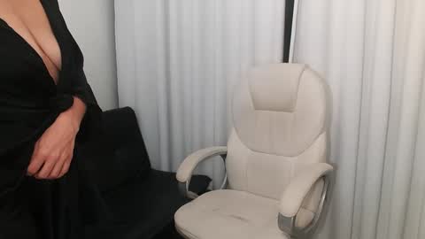 Snapshot of shantalxxx67 chatting on 11, 2, 2025 shantal online show from 11, 2, 2025