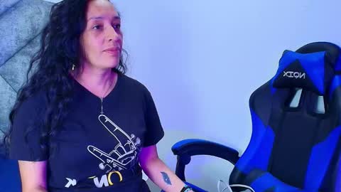 Snapshot of shantey_laurent chatting on 8, 11, 2025 shantey online show from 8, 11, 2025